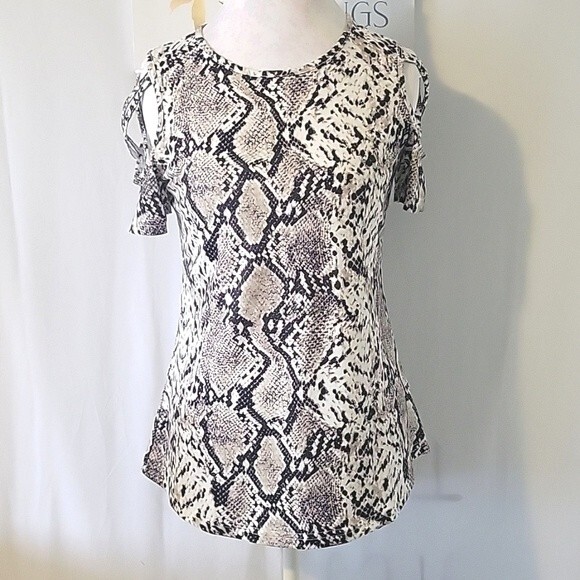 Women's animal print cold shoulder short sleeve top - NWOT - Picture 4 of 4